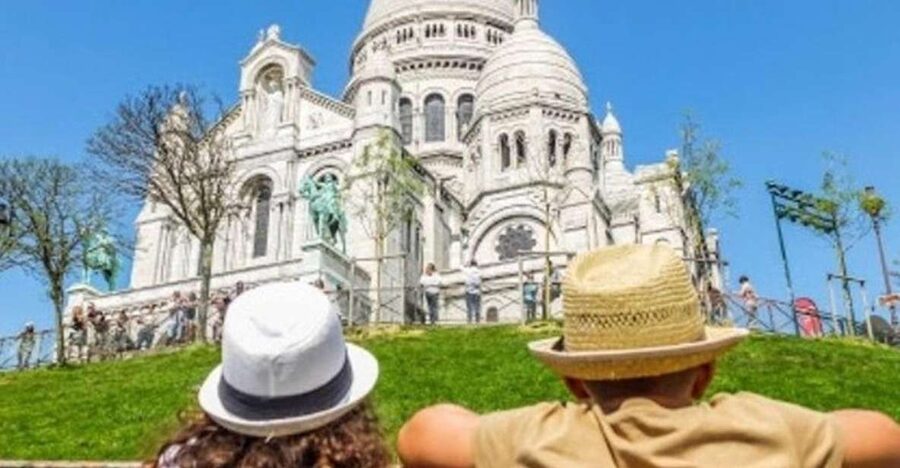 Montmartre: Guided Tour for Kids and Families - Place du Tertre, where the art story becomes real