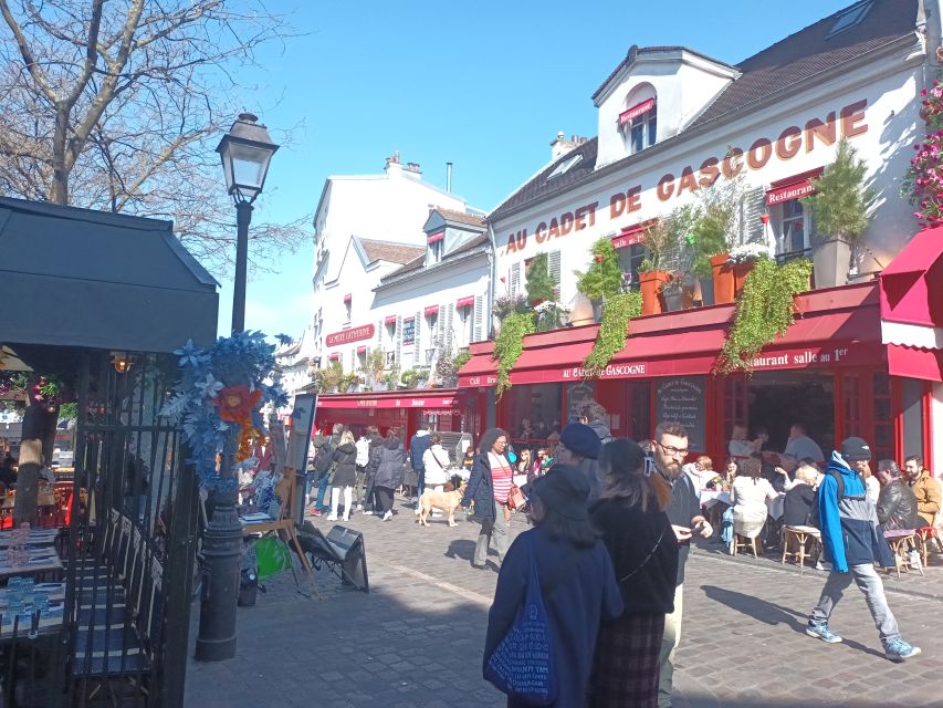 Montmartre: Guided Tour for Kids and Families - A playground break at Place des Abbesses