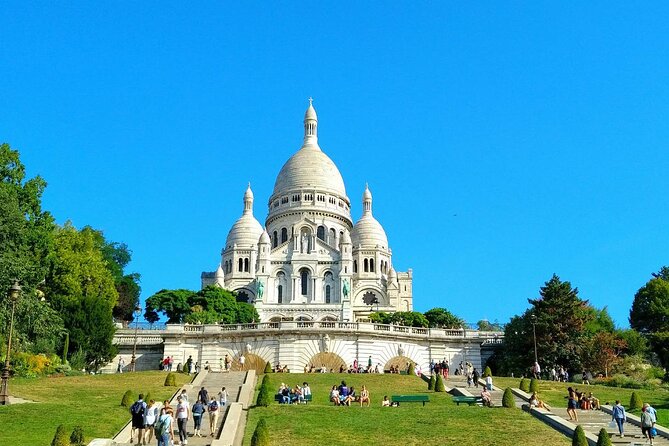 Montmartre Hill French Gourmet Food and Wine Tasting Walking Tour - The Wall of Love and Montmartre’s softer side