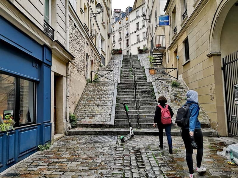 Montmartre : private family tour - Dalida, Suzanne Buisson, and local stories