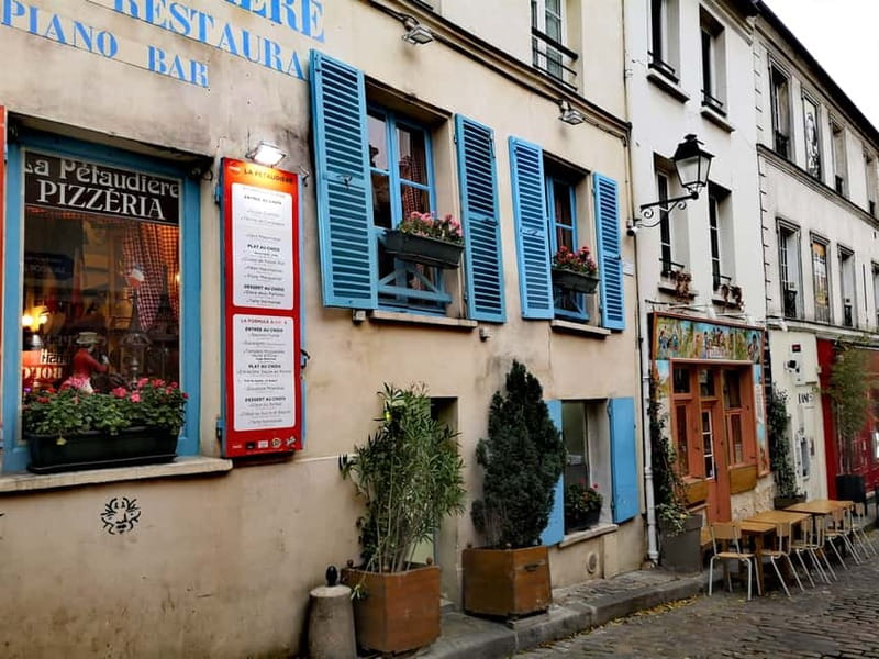 Montmartre : private family tour - The Passe-Muraille myth and Montmartre’s stranger side