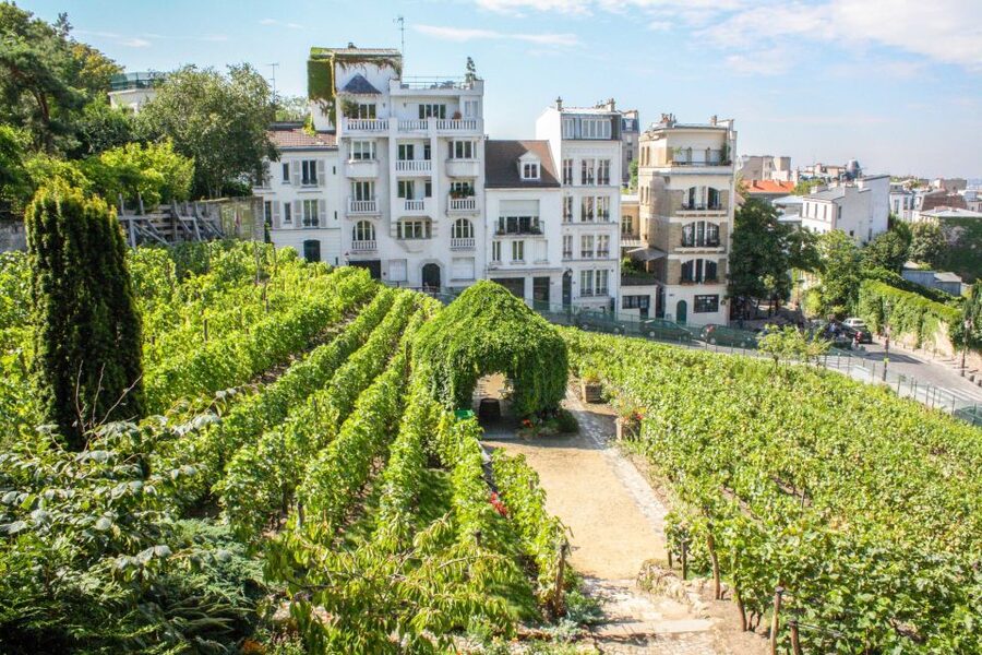Montmartre & Sacré Coeur: 2.5-Hour Walking Tour - From the Moulin Rouge into old Montmartre