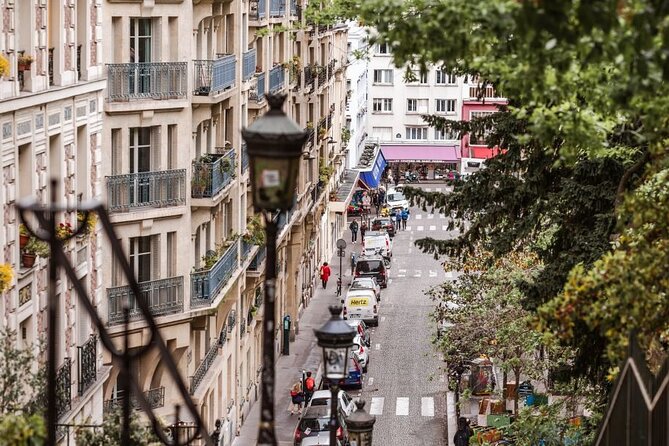 Montmartre Tour with a Local Guide: Private & 100% Personalized - Ivy-covered lanes and old Montmartre