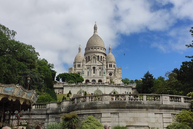 Montmartre Walking Guided Tour - Au Lapin Agile and the last vineyard in Paris