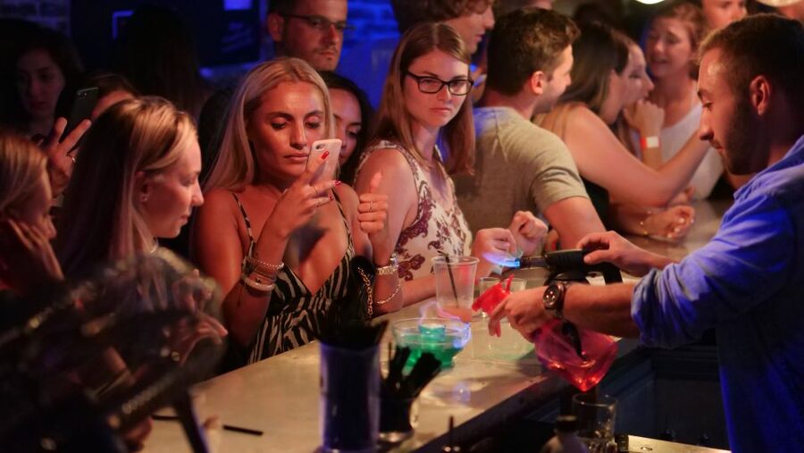 Nice: 4 Bar, 1 Club Riviera Bar Crawl Party with Free Shots - Key points before you book