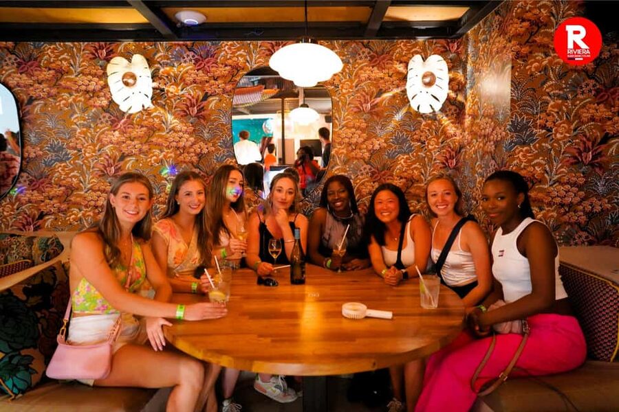 Nice: 4 Bar, 1 Club Riviera Bar Crawl Party with Free Shots - Meeting people when you are traveling alone