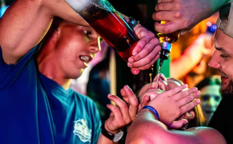 Nice: Bar/Pub Crawl with Free Shots and VIP Entry - What this Nice night out is really like