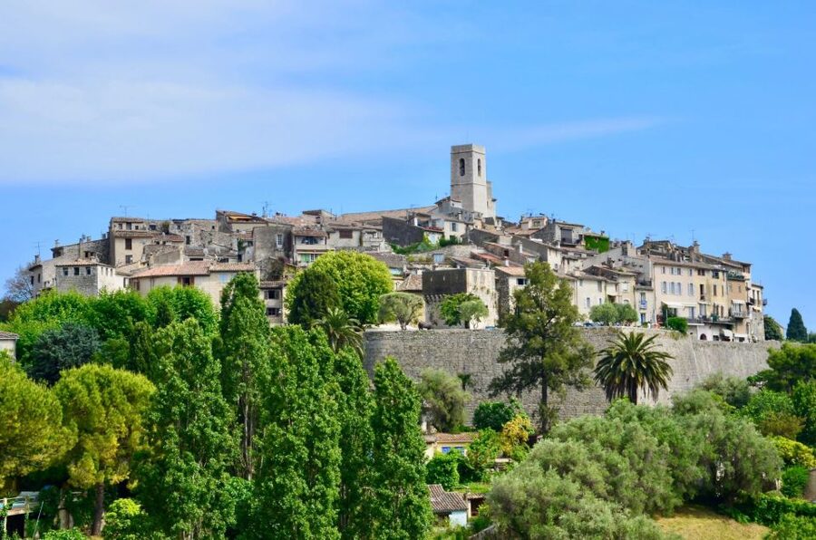 Nice: Medieval Villages Full-Day Guided Trip - The guides make the schedule work