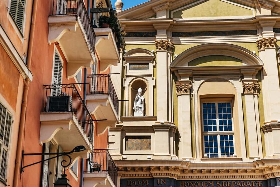 Nice: Old Town & Castle Hill Informative Guided Walking Tour - What makes the guide a big part of the value