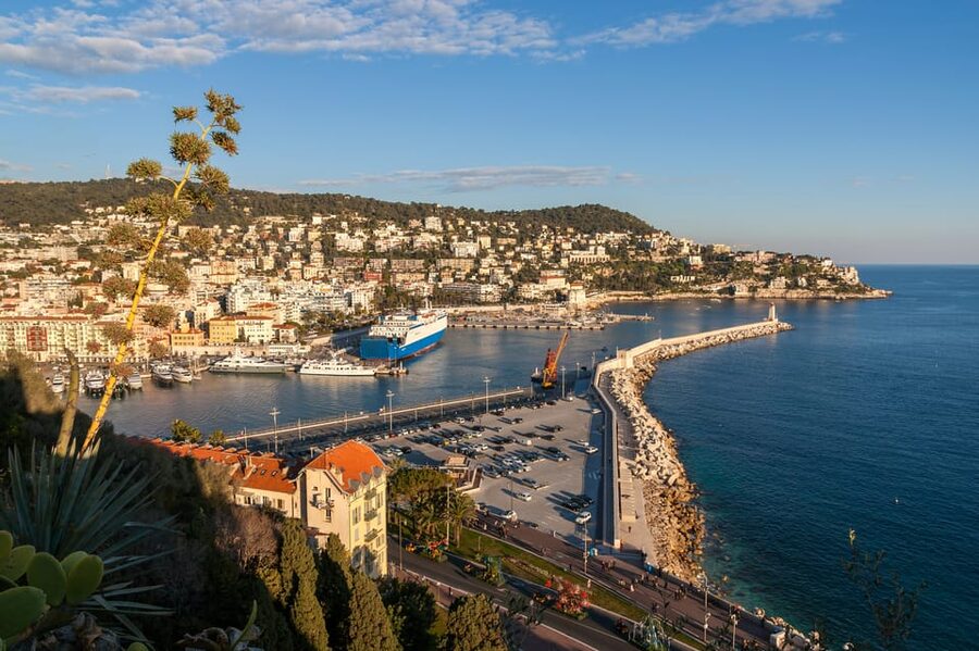 Nice: Old Town Treasures and Castle Hill Walking Tour - Guides are the heart of the experience