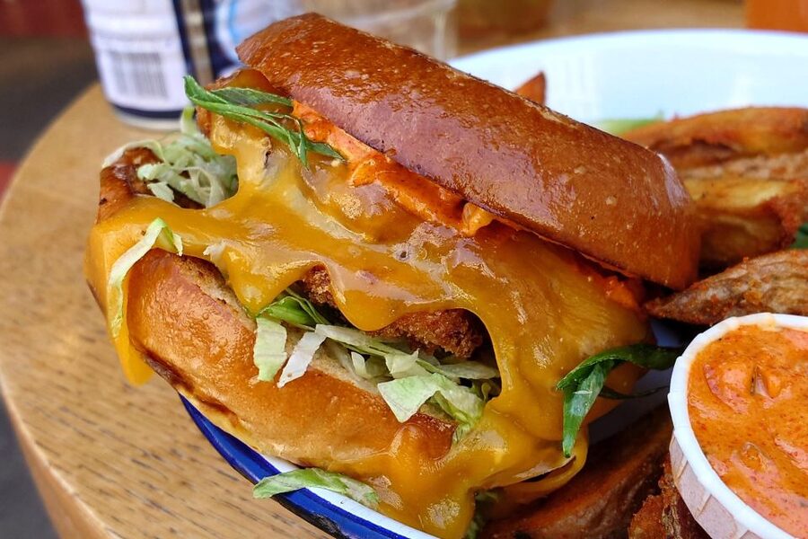 No Diet Club : Bordeaux Food Tour in Les Chartrons ! - The food: regional flavors with a street-food attitude