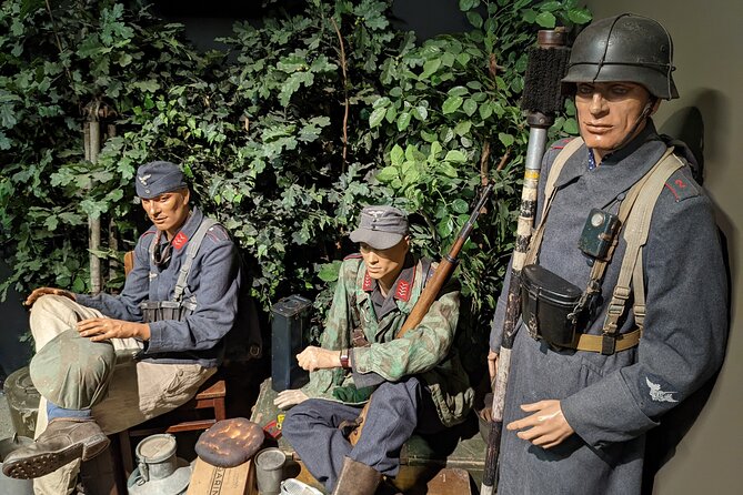Normandy Victory Museum admission ticket - Walking through the twenty scenes