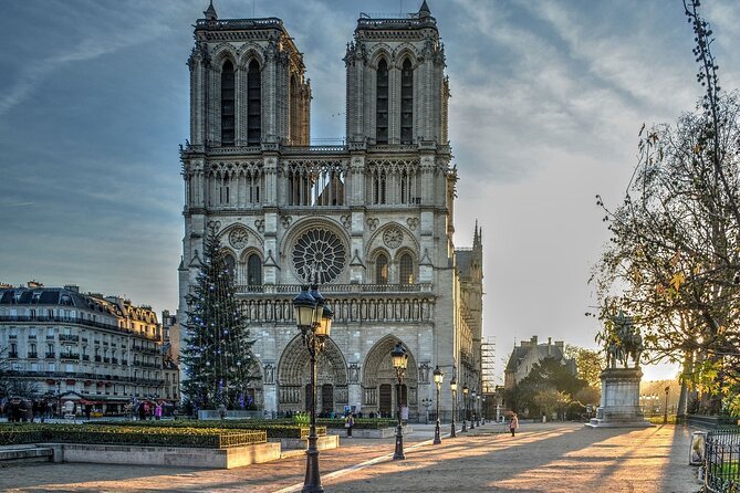 Notre Dame Guided Tour with Scheduled Group Access Option - Reading the cathedral’s Gothic exterior