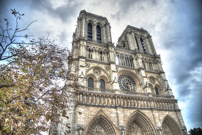 Notre Dame Guided Tour with Scheduled Group Access Option - Guide quality makes the biggest difference