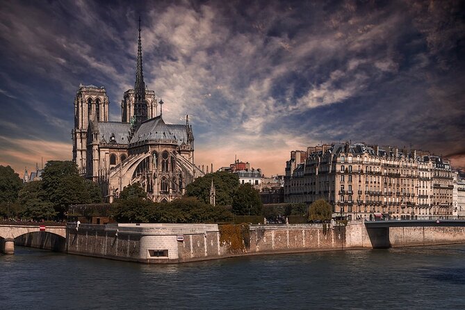 Notre Dame Guided Tour with Scheduled Group Access Option - Crowds, timing, and the risk of a poor start