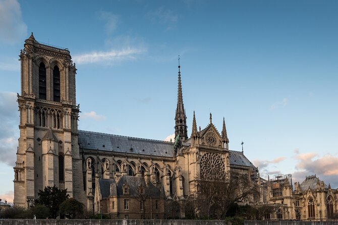 Notre Dame Paris Outdoor Tour with Crypt Entry - Reading the façade of Notre-Dame
