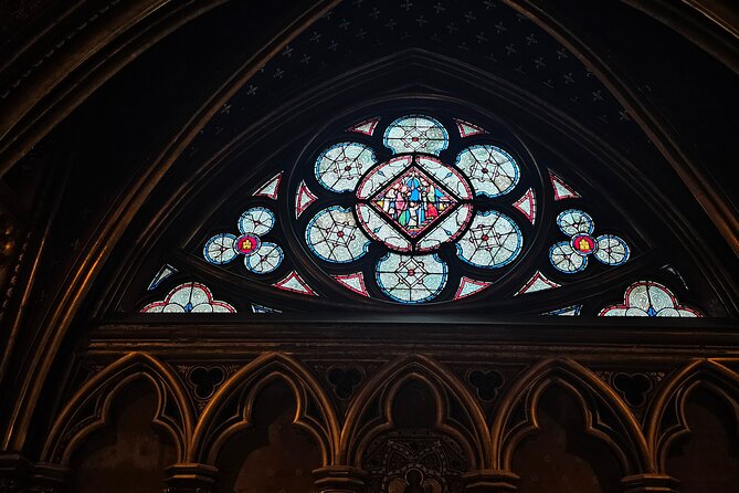 Notre Dame Paris Outdoor Tour with Crypt Entry - A short stop at Shakespeare and Company