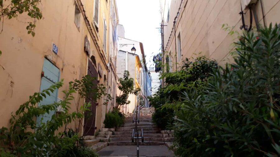 "Old Marseille" district tour and treasure hunt - Following clues through Le Panier