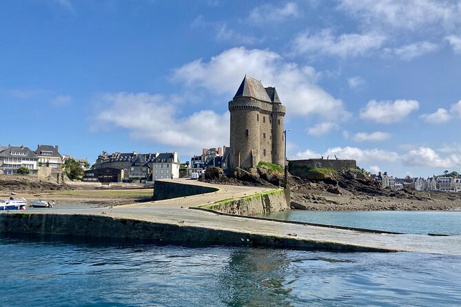 One hour boat trip with a local (Commented FR & EN) - Fort du Petit Bé and the role of the tide