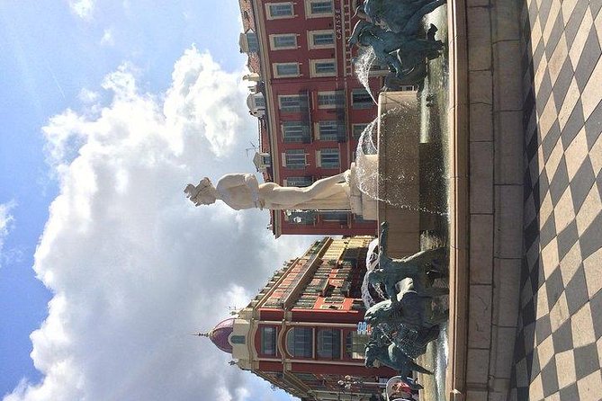 Original Nice city tour ( pedicab-vélo taxi) - Garibaldi Square, the Palais de Justice, and local stories