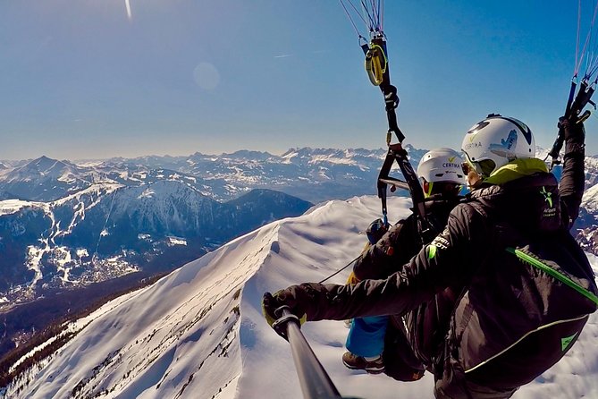 Paragliding Tandem Flight over the Alps in Chamonix - The short briefing and safety setup