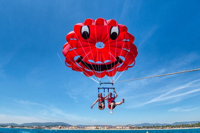 Parasailing flight two people, in Mandelieu-Cannes - Seeing the Gulf of Saint-Tropez from the air