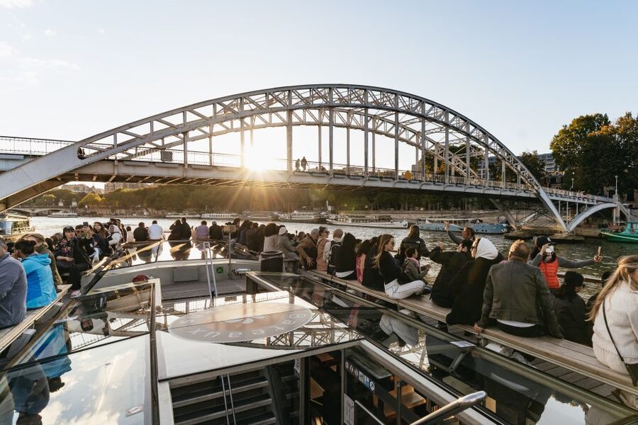 Paris: 1-Hour Sightseeing Cruise and 3-Course Bistro Dinner - Should you book the Paris cruise and dinner?
