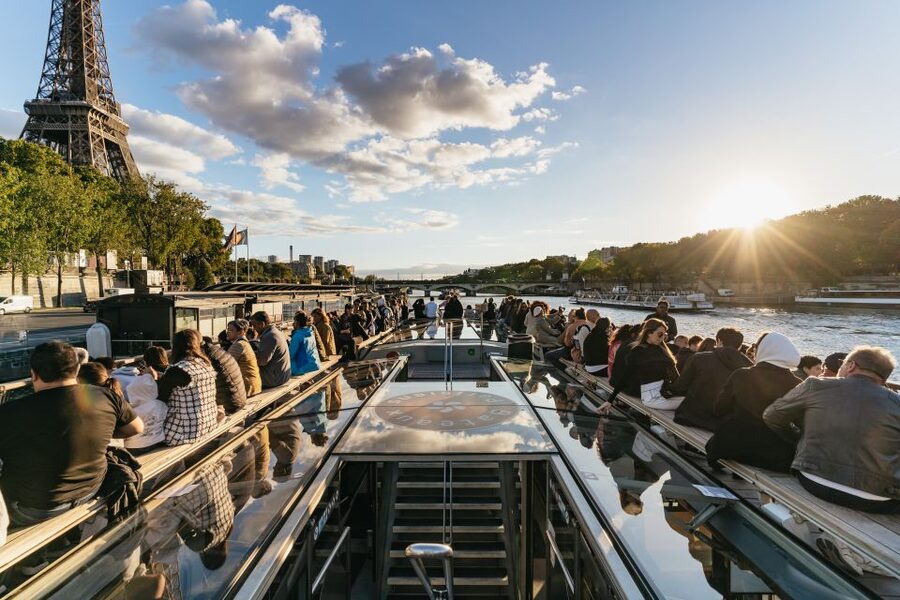 Paris: 1-Hour Sightseeing Cruise and 3-Course Bistro Dinner - What this Paris evening actually includes