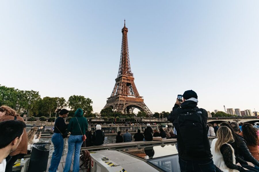 Paris: 1-Hour Sightseeing Cruise and 3-Course Bistro Dinner - What the cruise is like from the boat