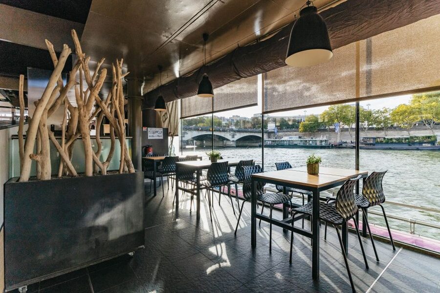 Paris: 1-Hour Sightseeing Cruise and 3-Course Bistro Dinner - Who should book this experience?