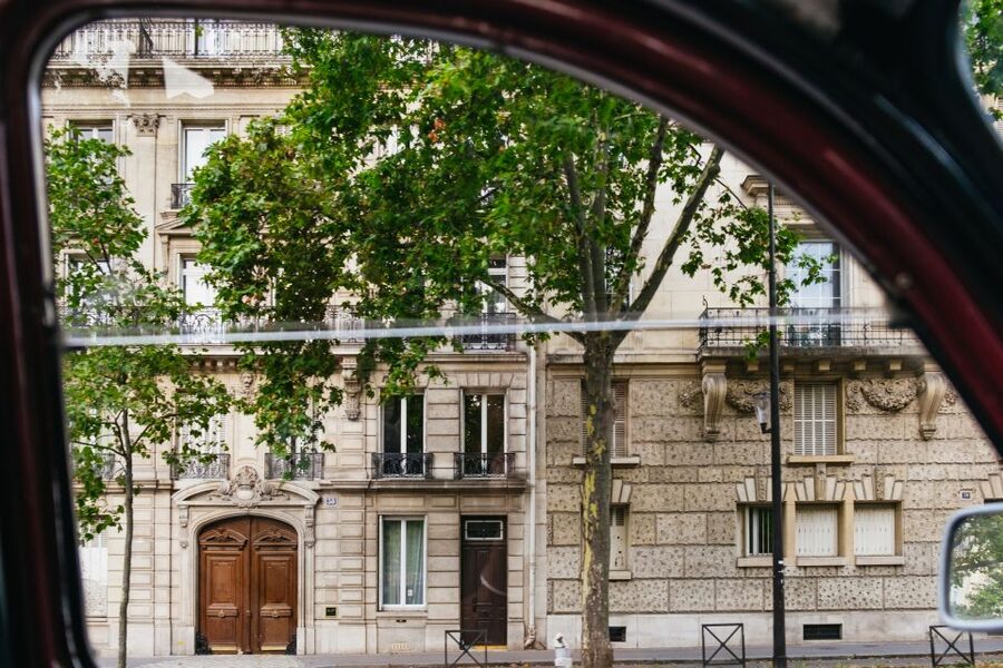 Paris: 1-Hour Vintage Citroen 2CV Tour - The Louvre, Opera Garnier, and central Paris