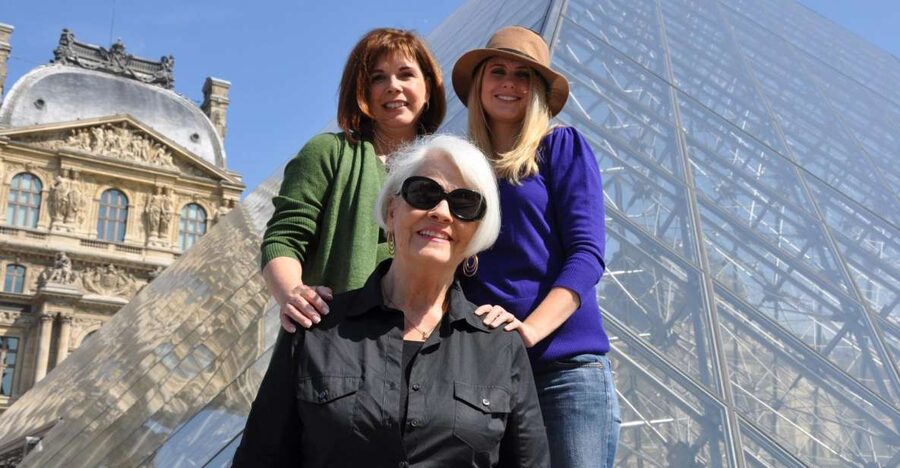 Paris 2-Hour Private Walking Tour with a Photographer - The Eiffel Tower and Paris Bridges