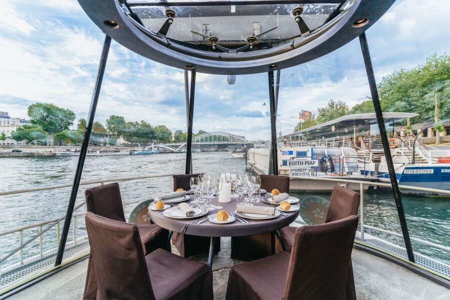 Paris: 3-Course-Dinner Cruise on the Seine with live music - Timing, clothing, and small details that matter