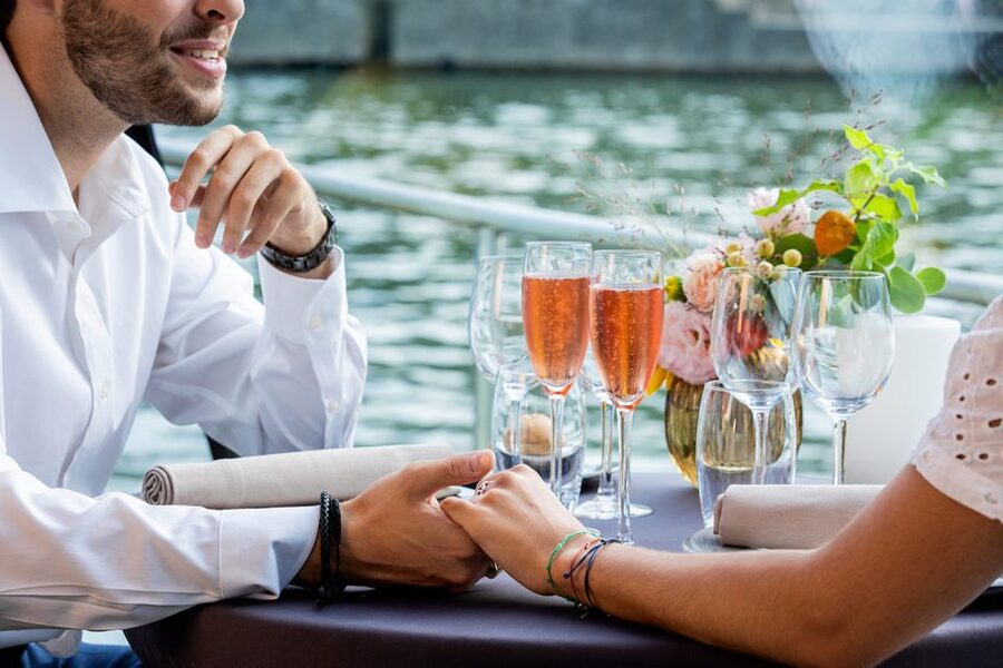 Paris: 3-Course-Dinner Cruise with Wine on the Seine River - Who should book this Seine dinner cruise?