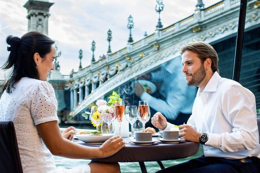 Paris: 3-Course-Dinner Cruise with Wine on the Seine River - The Army Museum and Les Invalides from the Seine