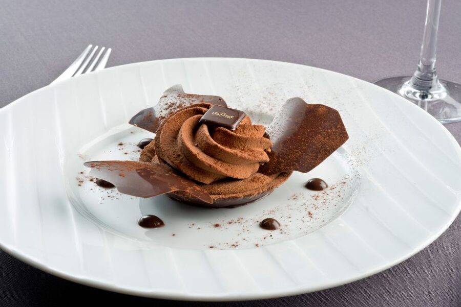 Paris: 3-Course-Dinner Cruise with Wine on the Seine River - Returning toward the Eiffel Tower