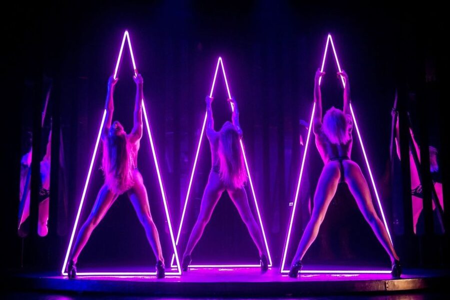Paris: 3-Course Dinner & Show at Paradis Latin Cabaret - Arrive at 7:30 p.m. for the pre-show