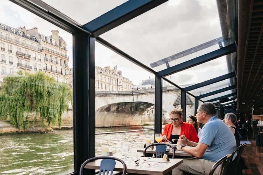 Paris : 3-Course Gourmet Dinner Cruise on Seine River - Choosing the Right Sailing and Seat