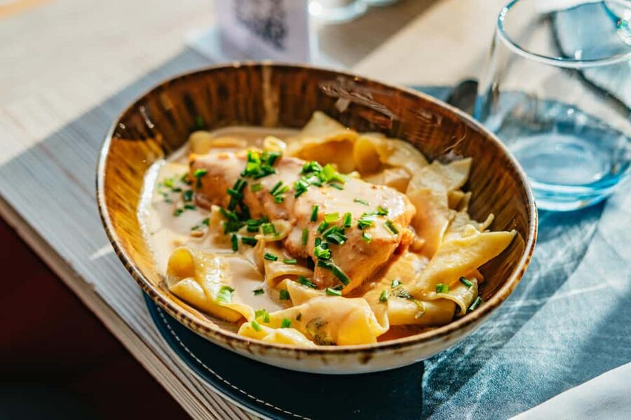 Paris: 3-Course Italian Meal Seine Cruise - Views from the rooftop, comfort inside