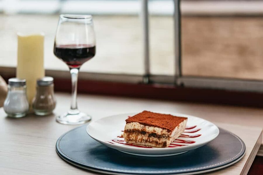 Paris: 3-Course Italian Meal Seine Cruise - Who will enjoy this most?