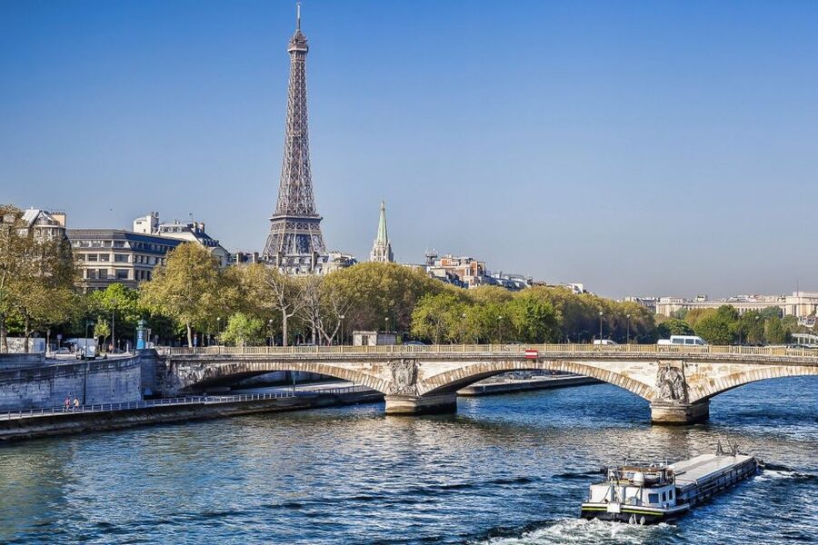 Paris: 3-Course Lunch Cruise on the River Seine - Dessert, coffee, and the best finish