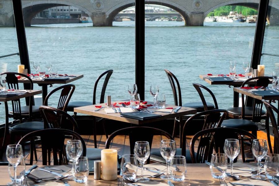 Paris: 3-Course Lunch Cruise on the River Seine - Notre Dame and the Gothic riverfront
