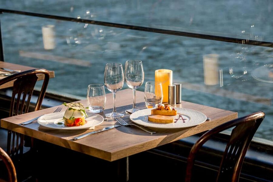 Paris: 3-Course Lunch Cruise on the River Seine - A glass boat made for sightseeing