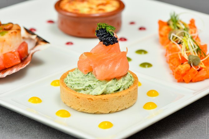 Paris 3-Courses Gourmet Dinner Seine River Cruise with Champagne - The Seine route, from medieval towers to modern Paris