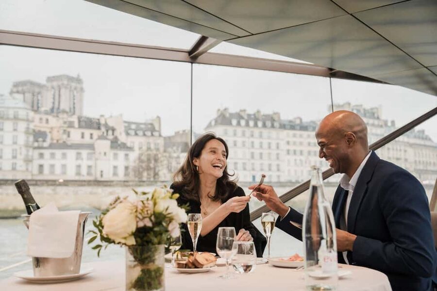 Paris: 4-Course Dinner Cruise on Seine River with Live Music - The Louvre and Pont des Arts from the river