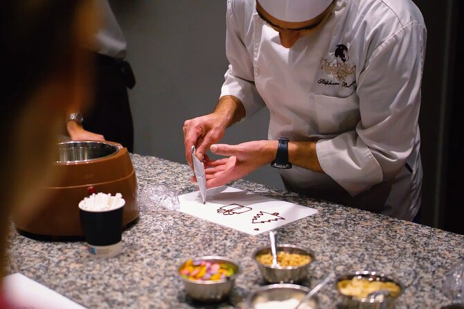 Paris : 45 min Chocolate Workshop at Choco-Story Paris - Shared Chocolate Vats and Limited Toppings