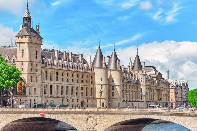 Paris Airport Transfer Service - Safety, cleanliness, and comfort