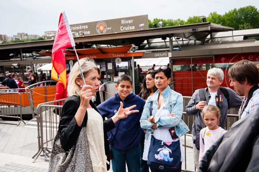 Paris: Audio-Guided Bus Tour & Seine River Cruise - Weather, seating, and the value of the coach