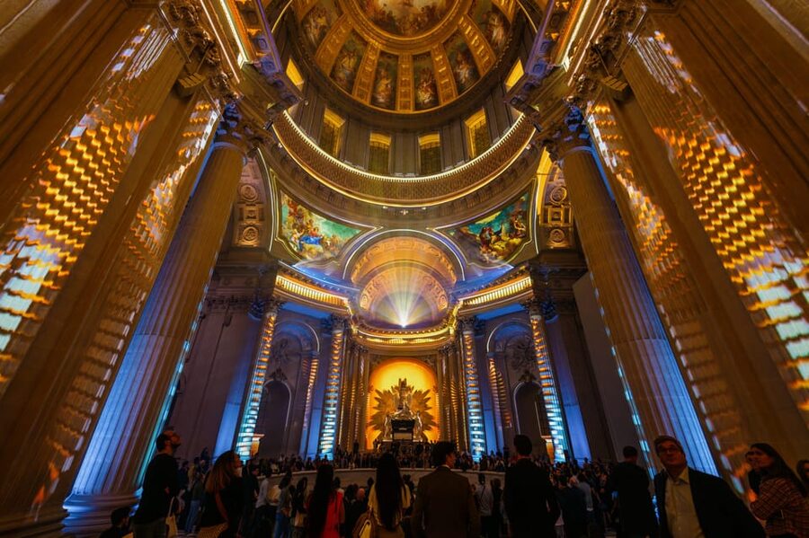 Paris: Aura Invalides Immersive Experience Entry Ticket - Napoleon I’s tomb under changing light