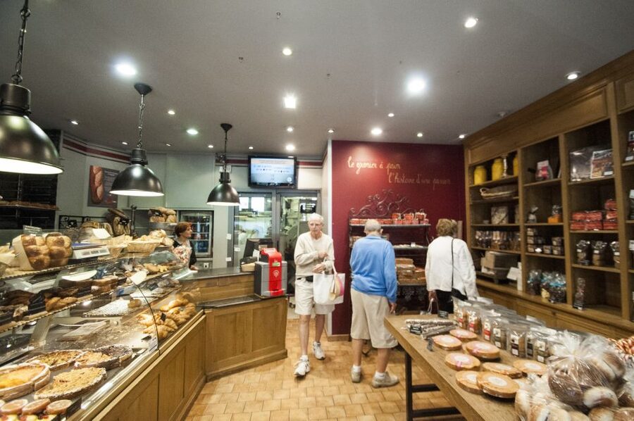 Paris Bakery Tour - Entering Le Grenier à Pain on Rue Caulaincourt